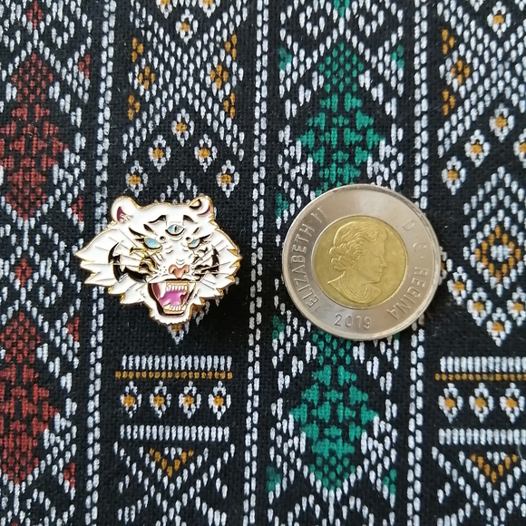 📍2/20$ White Tiger🐯 Enamel Pin NWOT - Picture 2 of 4